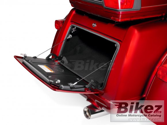 2010 Harley-Davidson FLHTCUTG Tri Glide Ultra Classic photo